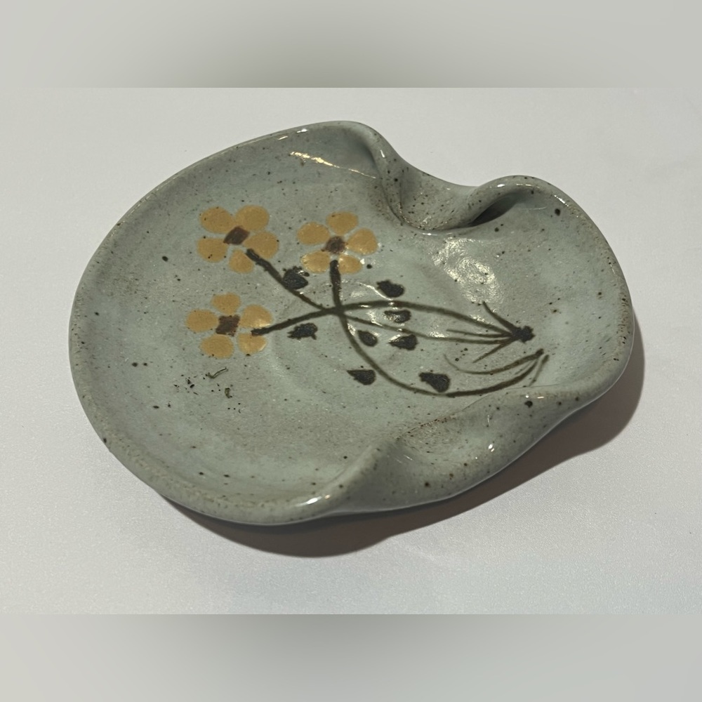 Unique Hand Painted Ceramic Modern Floral Scallop Floral Ashtray VTG - Picture 3 of 10